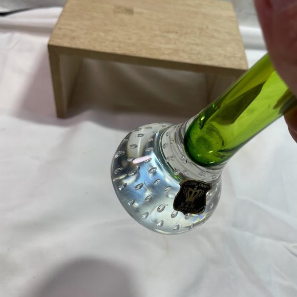 Golden Crown E&R Sweden Green Clear Art Glass Tulip Shape Bud Vase with Label - Picture 10 of 11